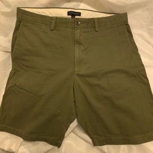 Green khaki banana short